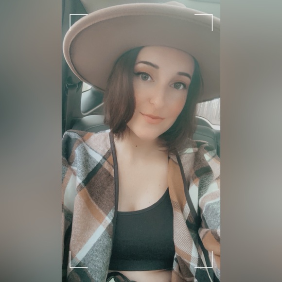 Meet your Posher, Kaylyn - Picture 5 of 16